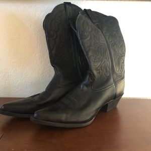 ARIAT black cowboy boots